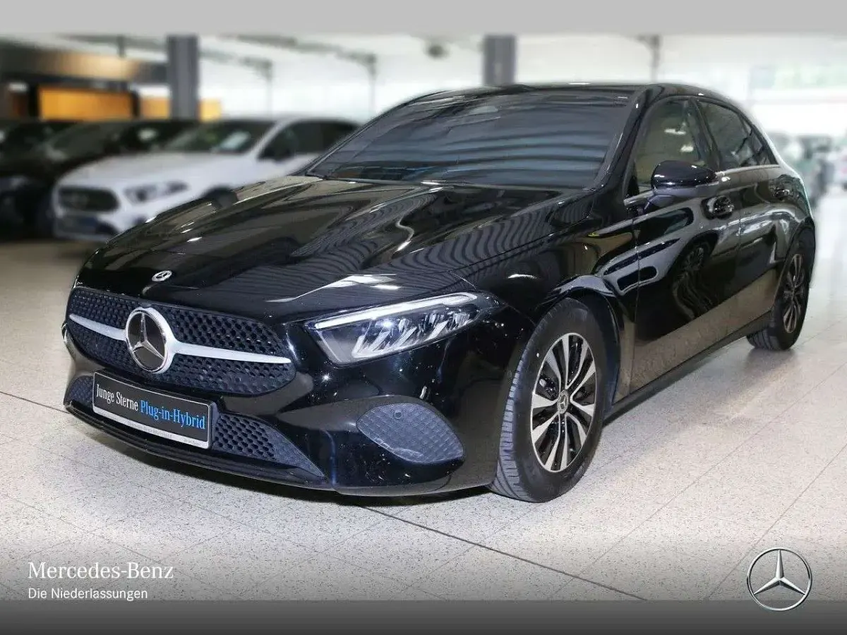 Gebraucht Mercedes A200 Advanced 150 PS (110 kW) 2024 Schwarz Limousine