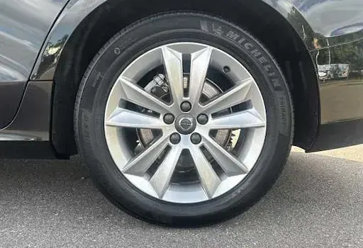Gebraucht Volvo V60 Core 197 PS (144 kW) 2025 Onyx schwarz Kombi