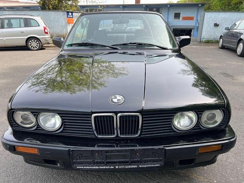 Gebraucht BMW 318 Cabriolet 113 PS (83 kW) 1991 Schwarz Cabrio