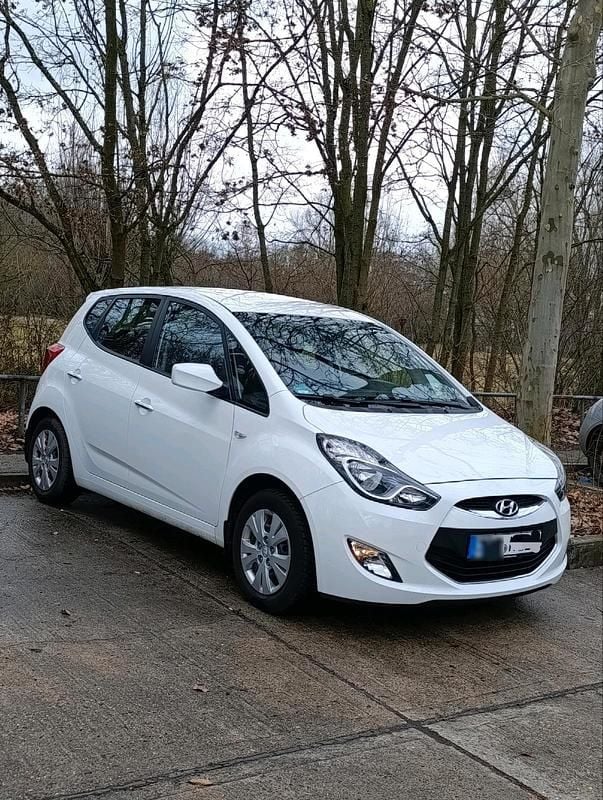 Gebraucht Hyundai ix20 90 PS (66 kW) 2015 Weiß Kleinwagen