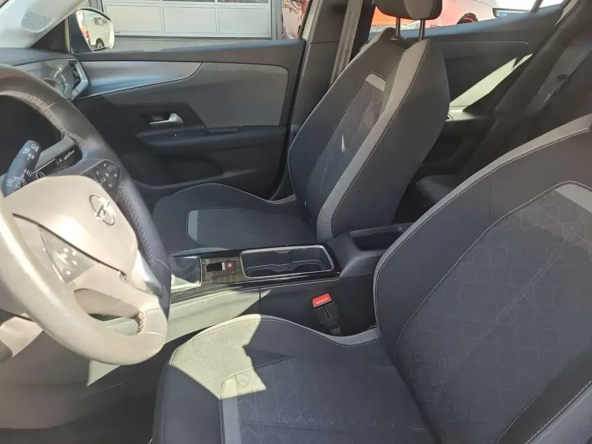 Gebraucht Opel Mokka Edition 101 PS (74 kW) 2023 Kontrast grau/quarz silber SUV
