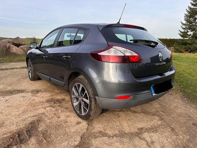 Gebraucht Renault Mégane 110 PS (80 kW) 2015 Grau Limousine