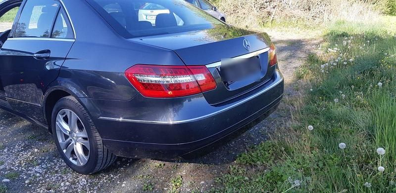 Gebraucht Mercedes E220 Avantgarde 170 PS (125 kW) 2010 Grau Limousine