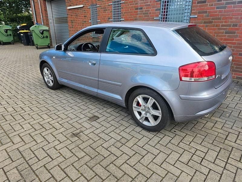 Blau Gebraucht 2006 Audi A3 Ambiente Limousine | 2.900 € (Superpreis) - Bild 1/4