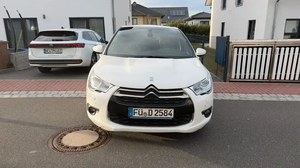 Gebraucht Citroën DS4 So Chic 111 PS (81 kW) 2012 Weiß Kleinwagen