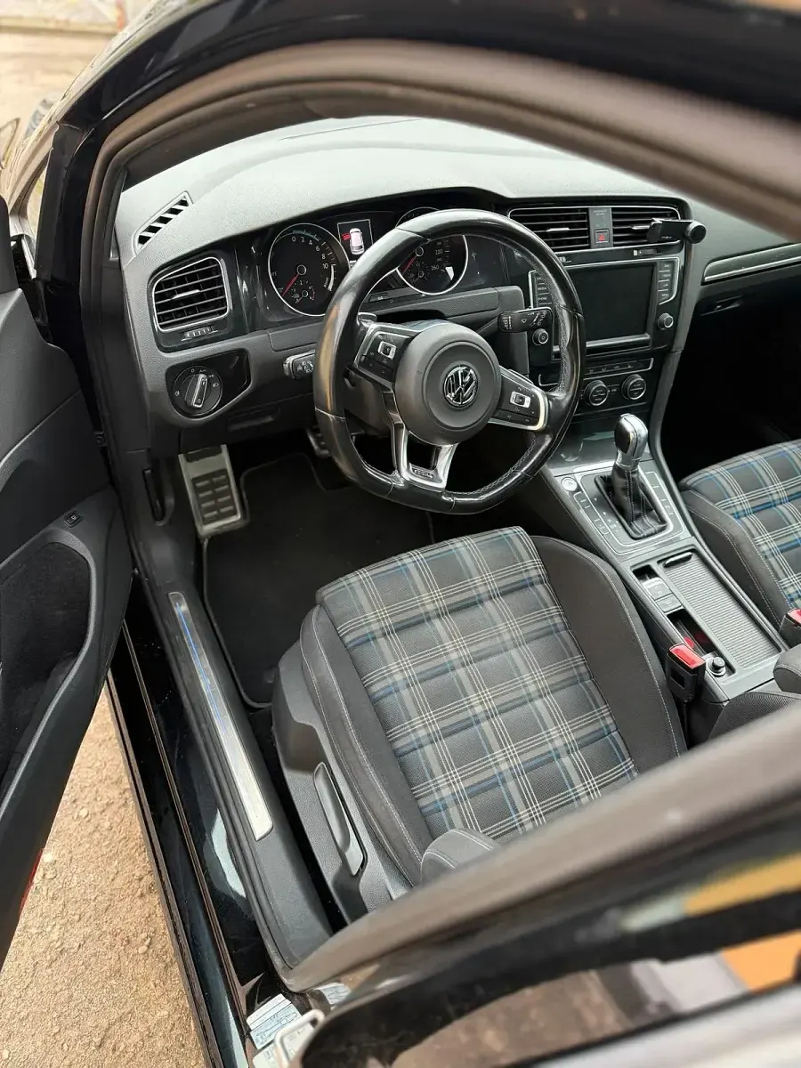 Gebraucht VW Golf VII GTE 204 PS (150 kW) 2015 Schwarz Limousine