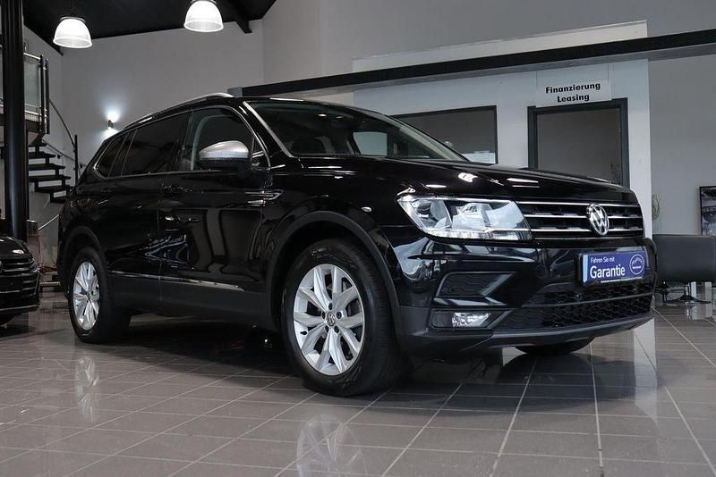 Gebraucht VW Tiguan Allspace Comfortline 200 PS (147 kW) 2021 Deep black perleffekt SUV