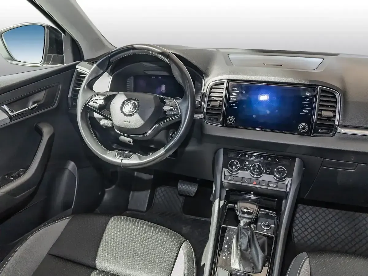 Gebraucht Skoda Karoq Tour 150 PS (110 kW) 2023 Schwarzmagic perleffekt, schw SUV