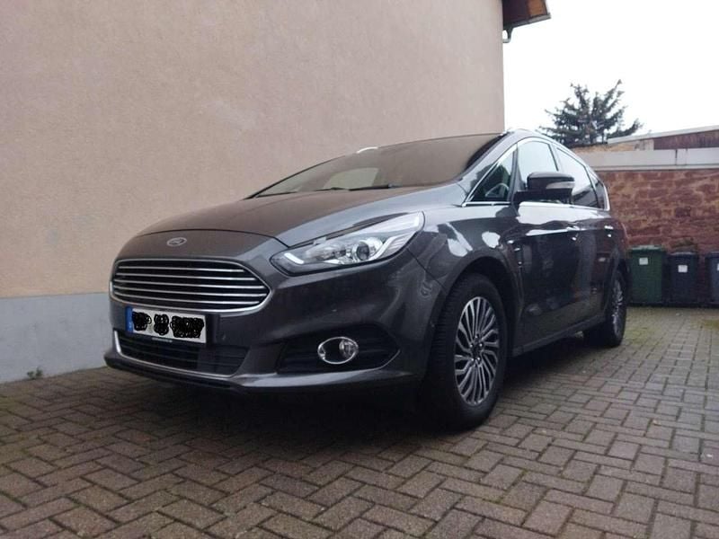 Grau Gebraucht 2019 Ford S-MAX Business Edition Van / Kleinbus | 11.000 € (Fairer Preis) - Bild 1/4