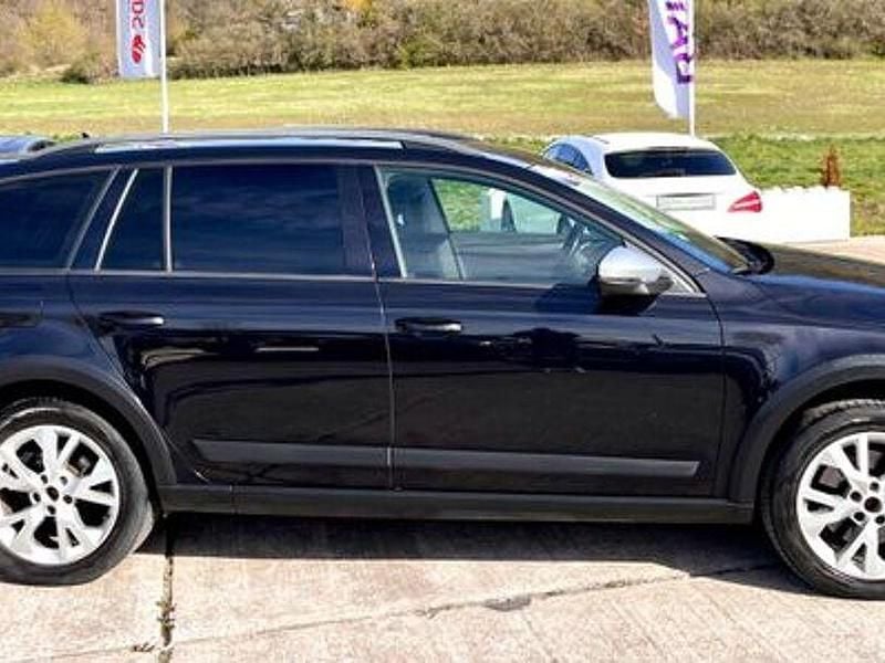 Gebraucht Skoda Octavia Scout 184 PS (135 kW) 2015 Schwarz Kombi