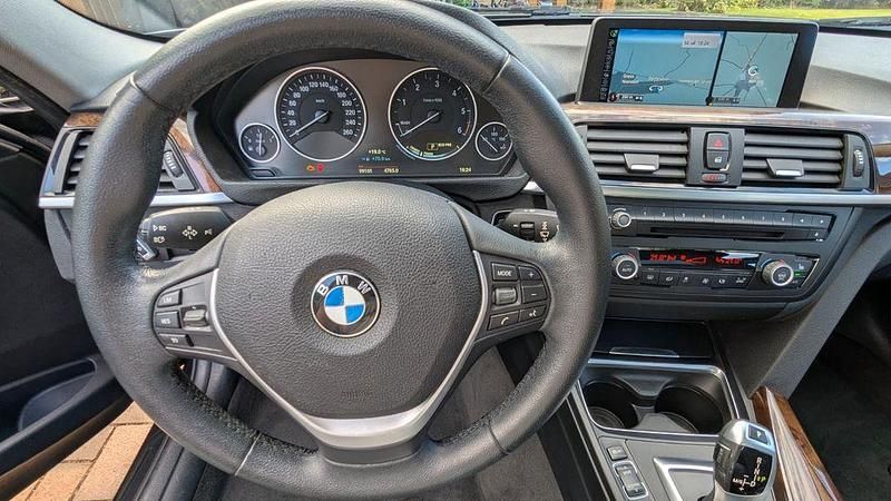 Grau Gebraucht 2015 BMW 320 Limousine | 15.200 € (Superpreis) - Bild 1/4