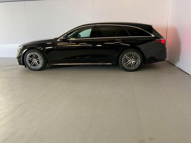 Gebraucht Mercedes E300 AMG 313 PS (230 kW) 2024 Metalliclack obsidianschwarz metallic Kombi