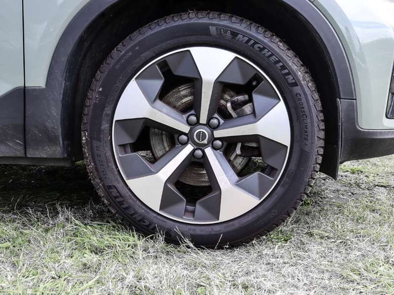 Gebraucht Volvo XC40 Plus 163 PS (119 kW) 2023 Gruen SUV