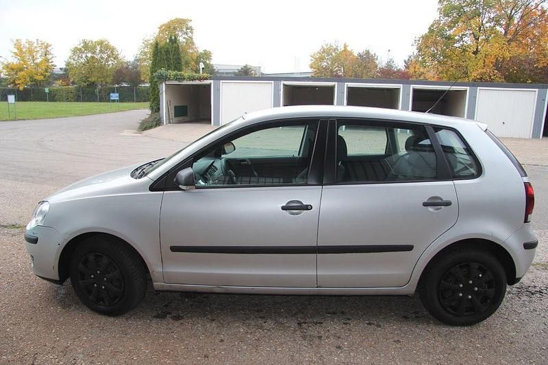 Silber Gebraucht 2006 VW Polo Trendline Limousine | 1.700 € (Fairer Preis) - Bild 1/4