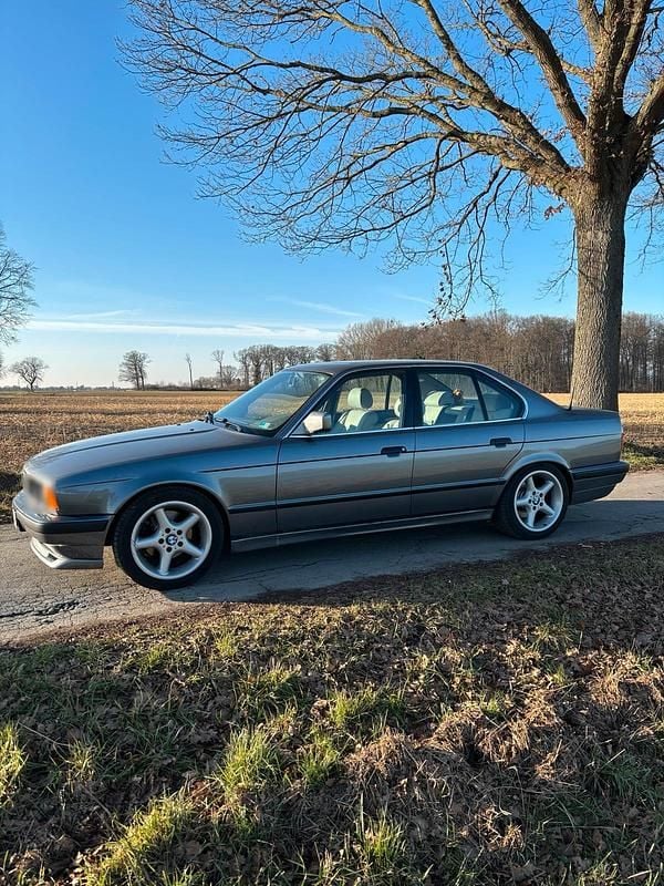 Gebraucht BMW 525 192 PS (141 kW) 1993 Grau Limousine