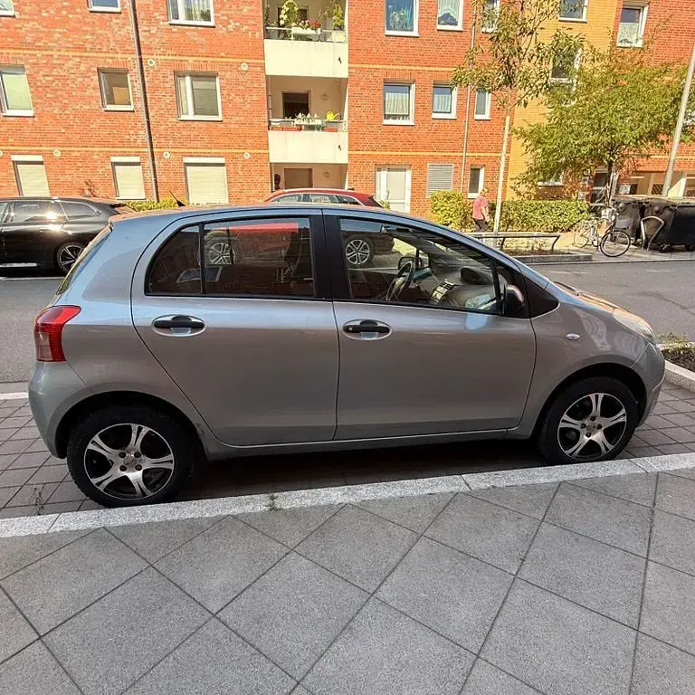 Gebraucht Toyota Yaris 69 PS (50 kW) 2008 Grau Kleinwagen