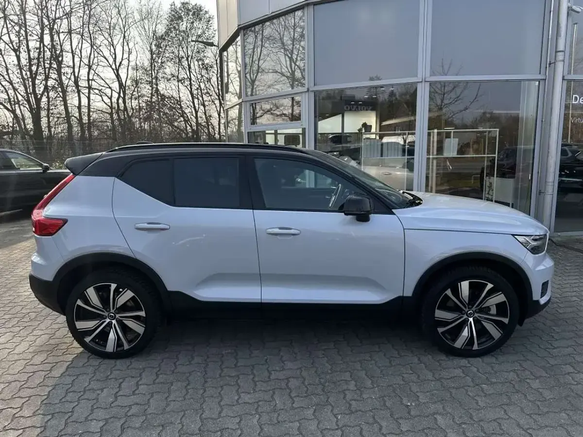 Gebraucht Volvo XC40 Plus 169 kW (231 PS) 2022 Silber metallic SUV