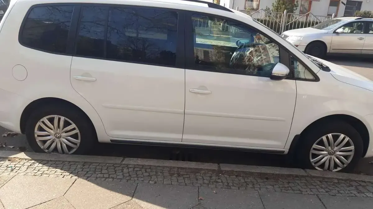Gebraucht VW Touran Comfortline 150 PS (110 kW) 2014 Weiß Van / Kleinbus