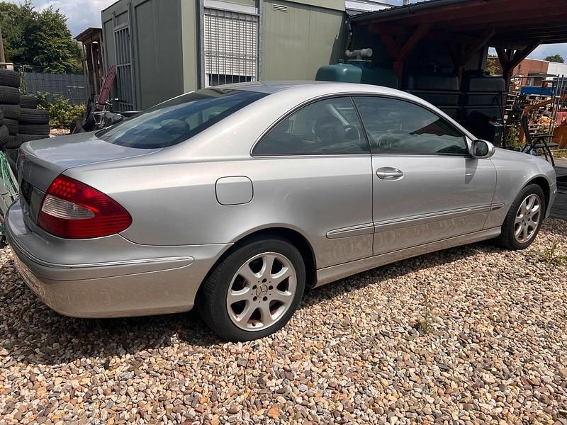 Gebraucht Mercedes CLK200 163 PS (119 kW) 2004 Silber Coupé