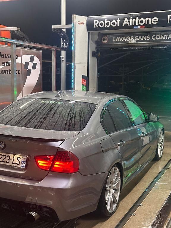 Grau Gebraucht 2011 BMW 335 Sport Line Limousine | 13.200 € (Fairer Preis) - Bild 1/4