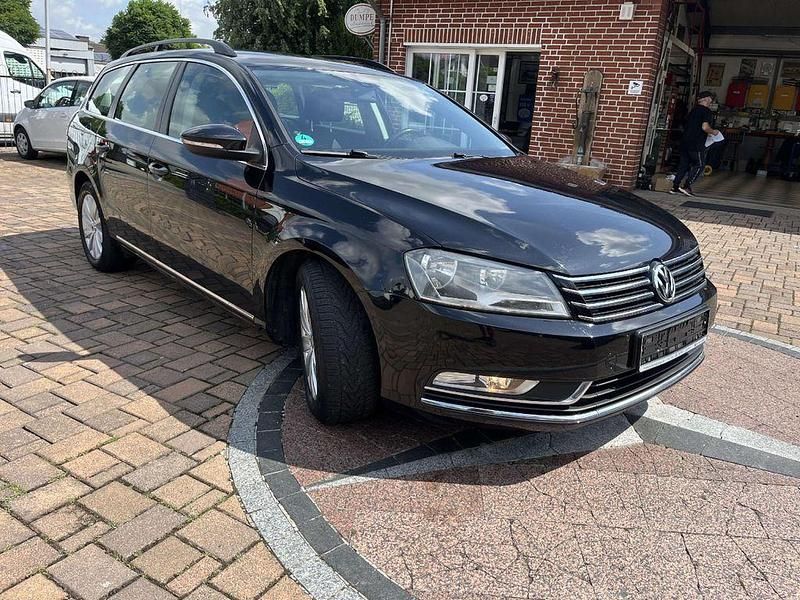 Schwarz Gebraucht 2014 VW Passat Comfortline Kombi | 8.750 € (Fairer Preis) - Bild 1/4