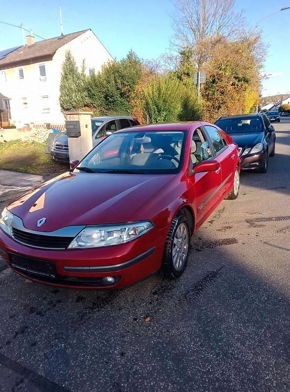 Rot Gebraucht 2002 Renault Laguna II Dynamique Limousine | 2.300 € (Fairer Preis) - Bild 1/4
