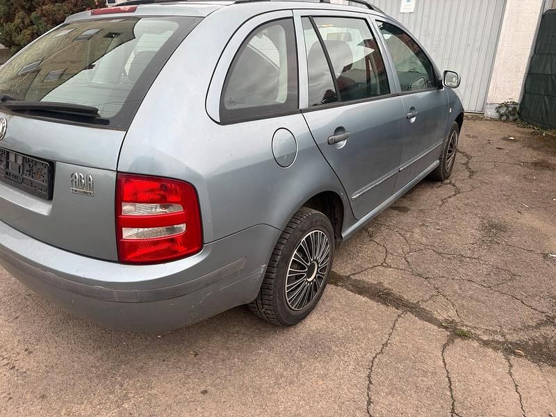 Grau Gebraucht 2003 Skoda Fabia Kombi | 400 € (Guter Preis) - Bild 1/4