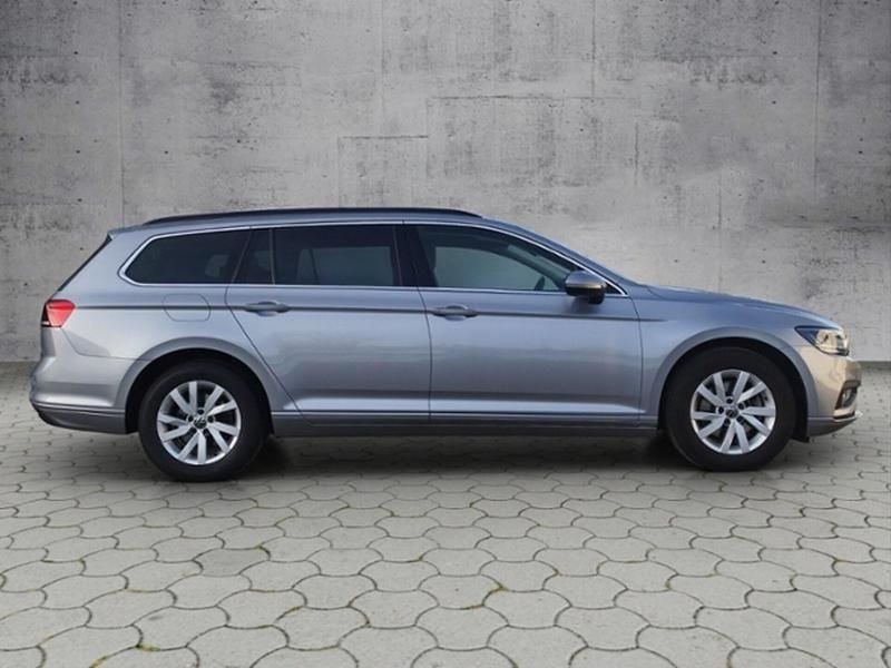 Używany VW Passat Business 150 KM (110 kW) 2022 Srebrny Kombi