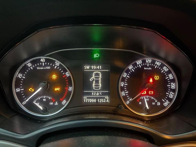 Gebraucht Skoda Octavia Ambiente 160 PS (117 kW) 2010 Blau Kombi