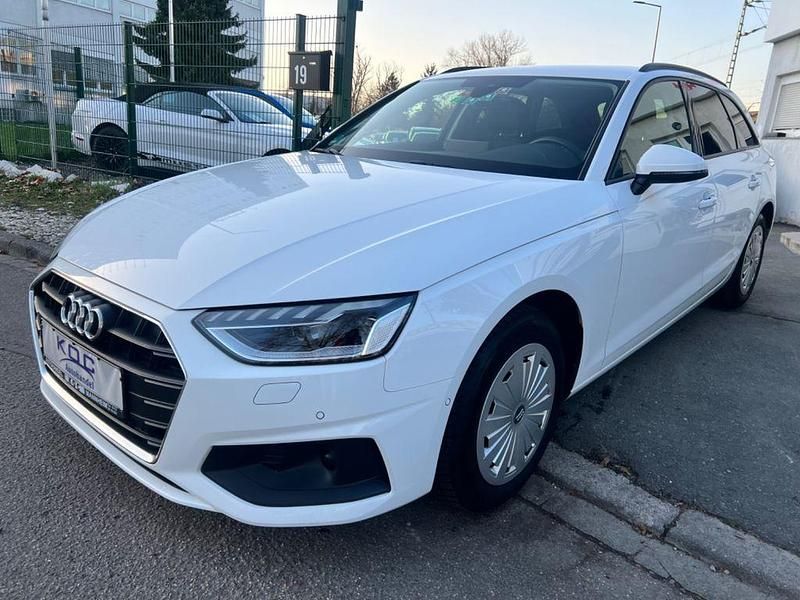 Gebraucht Audi A4 Sport 163 PS (119 kW) 2022 Weiß Kombi