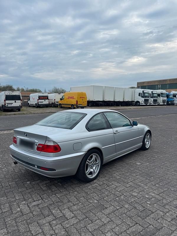 Gebraucht BMW 318 150 PS (110 kW) 2006 Silber Coupé
