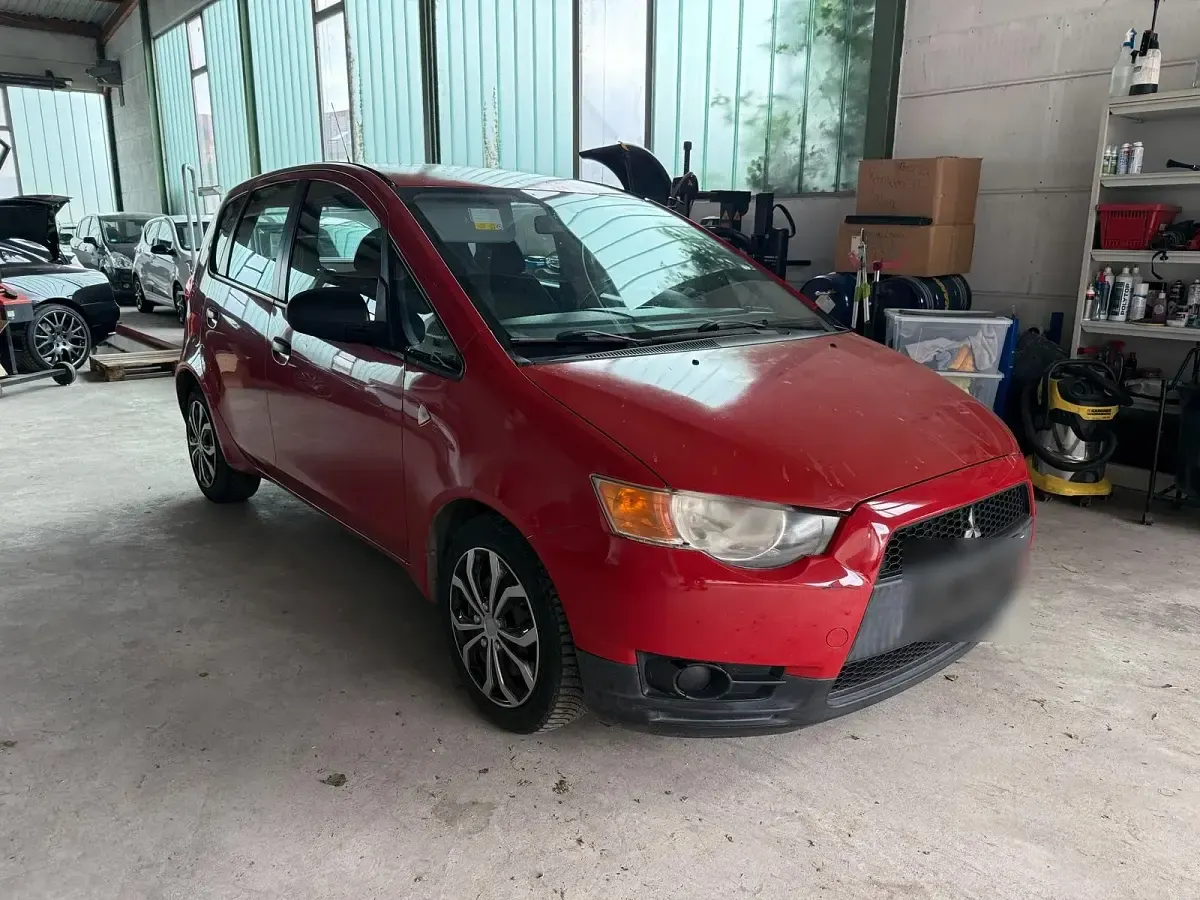 Gebraucht Mitsubishi Colt 75 PS (55 kW) 2011 Rot Kleinwagen