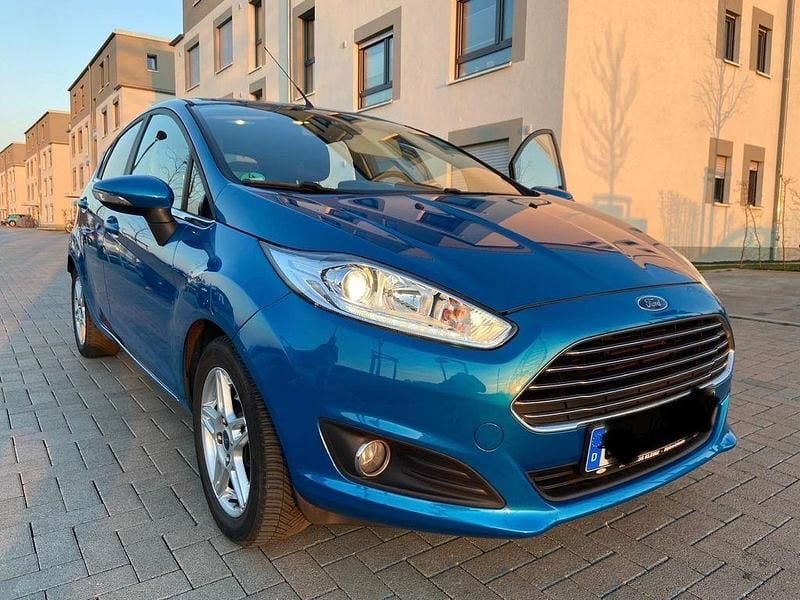 Gebraucht Ford Fiesta Titanium 125 PS (91 kW) 2013 Blau Kleinwagen
