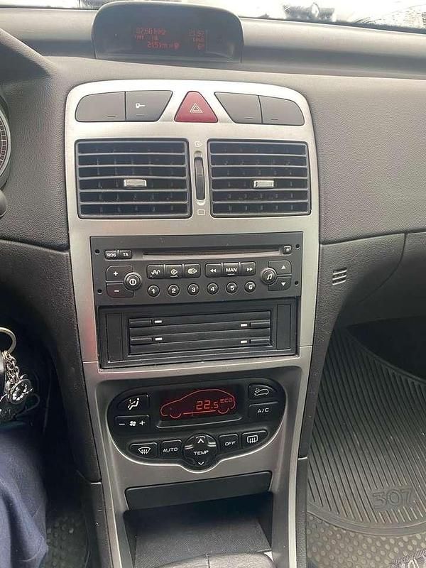 Gebraucht Peugeot 307 109 PS (80 kW) 2003 Silber Limousine