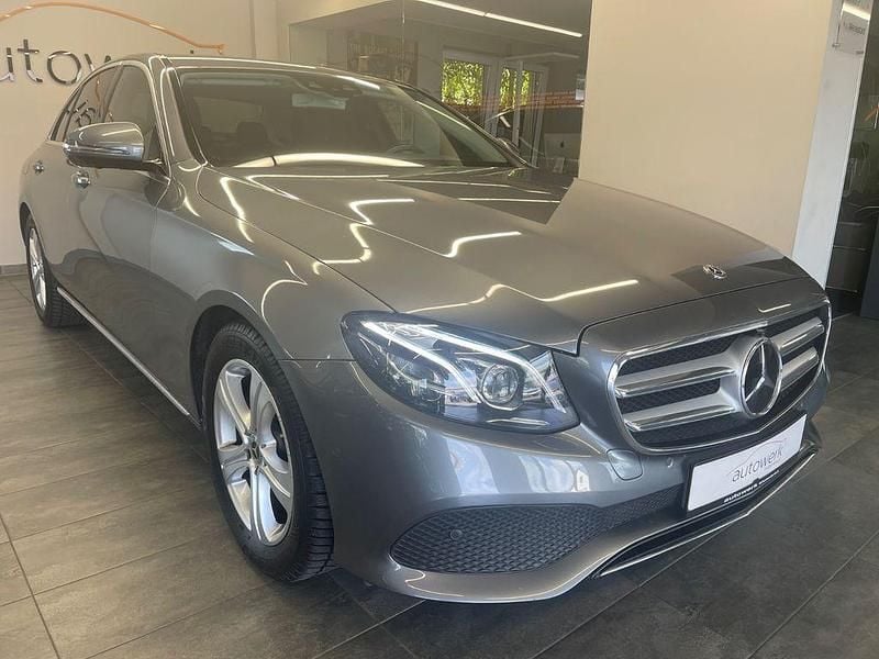 Selenitgrau Gebraucht 2017 Mercedes E220 Avantgarde Limousine | 27.499 € (Teuer) - Bild 1/4