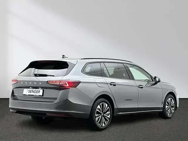 Gebraucht Skoda Superb Selection 150 PS (110 kW) 2025 Graphitegrau Kombi