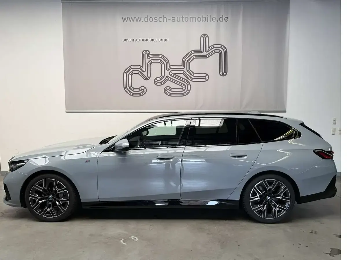 Gebraucht BMW 540 M Sport 303 PS (222 kW) 2025 Brooklyn grau Kombi
