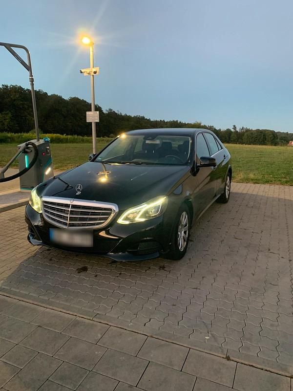 Gebraucht Mercedes E220 170 PS (125 kW) 2013 Schwarz Limousine