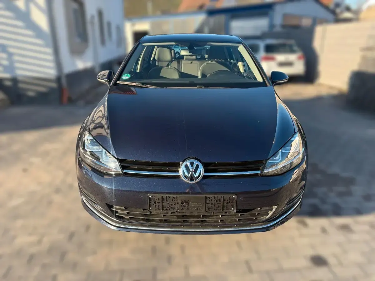 Second-hand VW Golf VII Highline 125 CP (91 kW) 2014 Albastru Hatchback