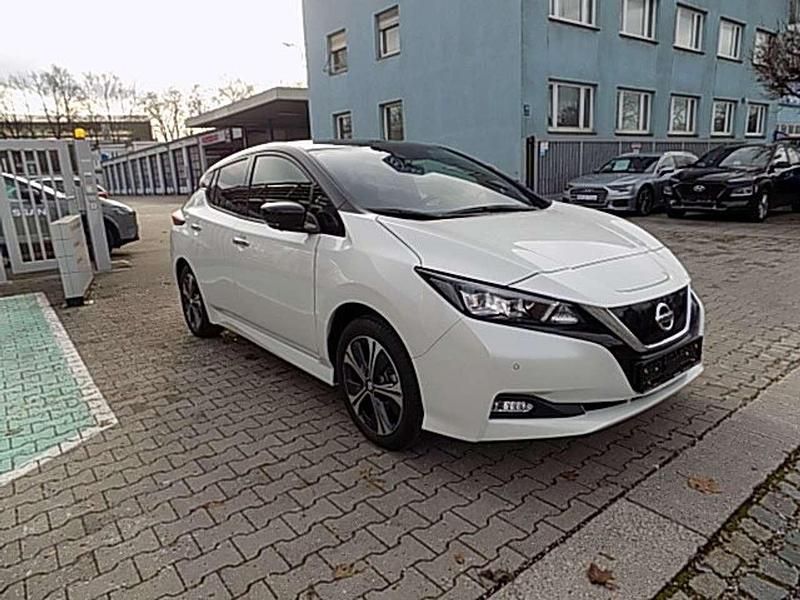 Gebraucht Nissan Leaf N-Connecta 110 kW (150 PS) 2021 Pearl whitebla (schwarz) Kleinwagen