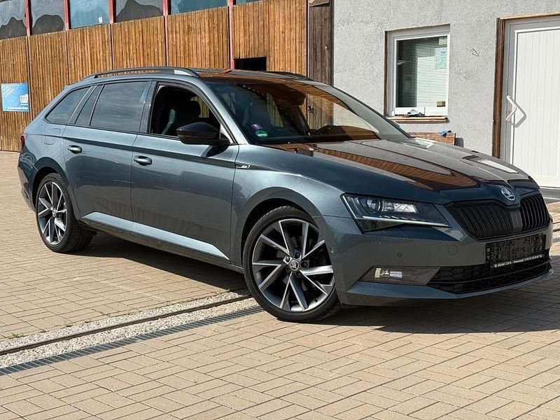 Grau Gebraucht 2017 Skoda Superb SportLine Kombi | 17.990 € (Fairer Preis) - Bild 1/4