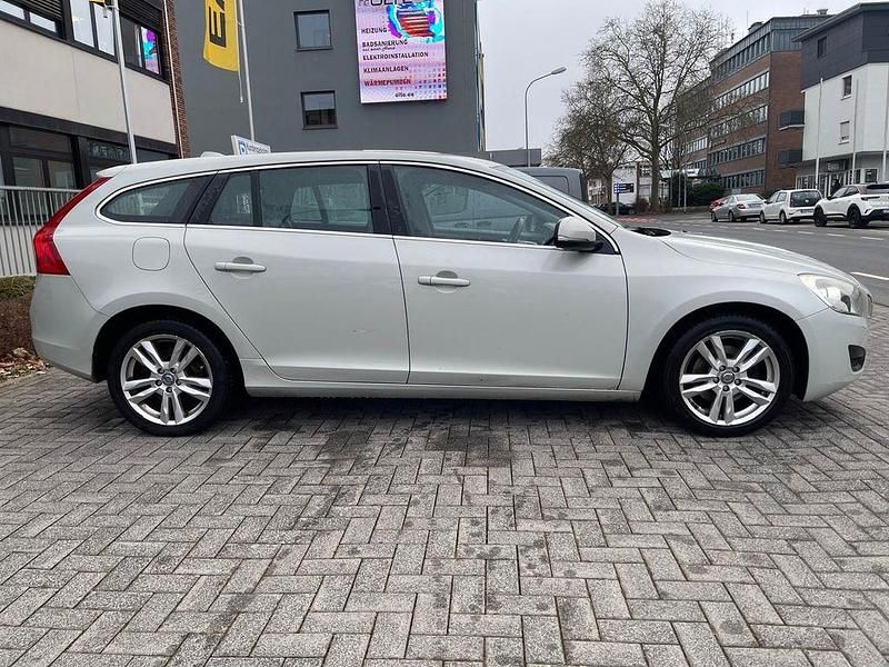 Gebraucht Volvo V60 114 PS (83 kW) 2011 Grau Kombi