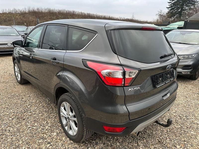 Gebraucht Ford Kuga Titanium 120 PS (88 kW) 2017 Grau SUV