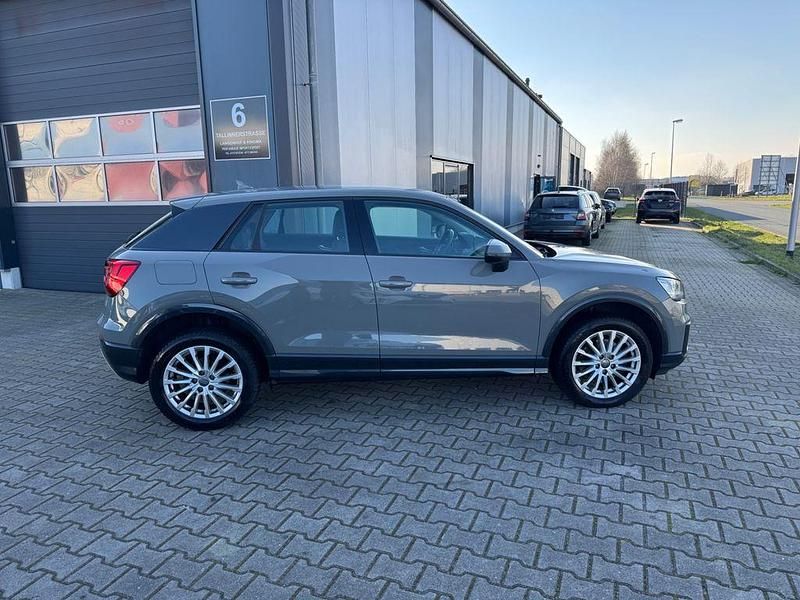 Gebraucht Audi Q2 Comfort 116 PS (85 kW) 2018 Grau SUV