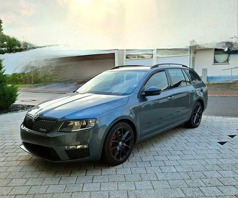 Grau Gebraucht 2016 Skoda Octavia RS Kombi | 13.000 € (Superpreis) - Bild 1/4
