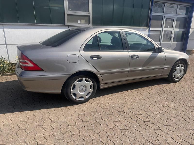 Gebraucht Mercedes C200 122 PS (89 kW) 2004 Silber Limousine