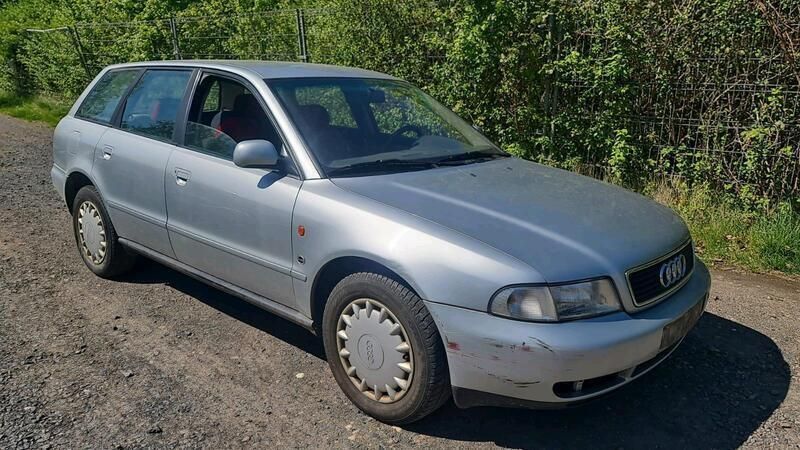 Grau Gebraucht 1996 Audi A4 Kombi | 550 € (Guter Preis) - Bild 1/4