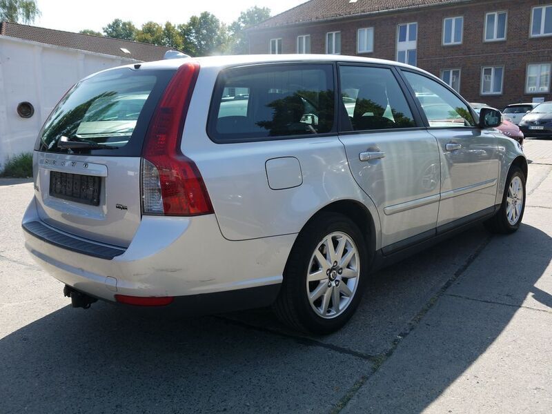 Gebraucht Volvo V50 Kinetic 125 PS (91 kW) 2009 Silber Kombi