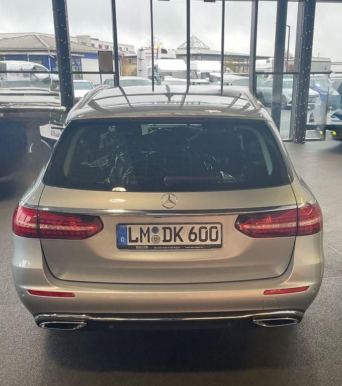 Gebraucht Mercedes E220 194 PS (142 kW) 2021 Silber Limousine