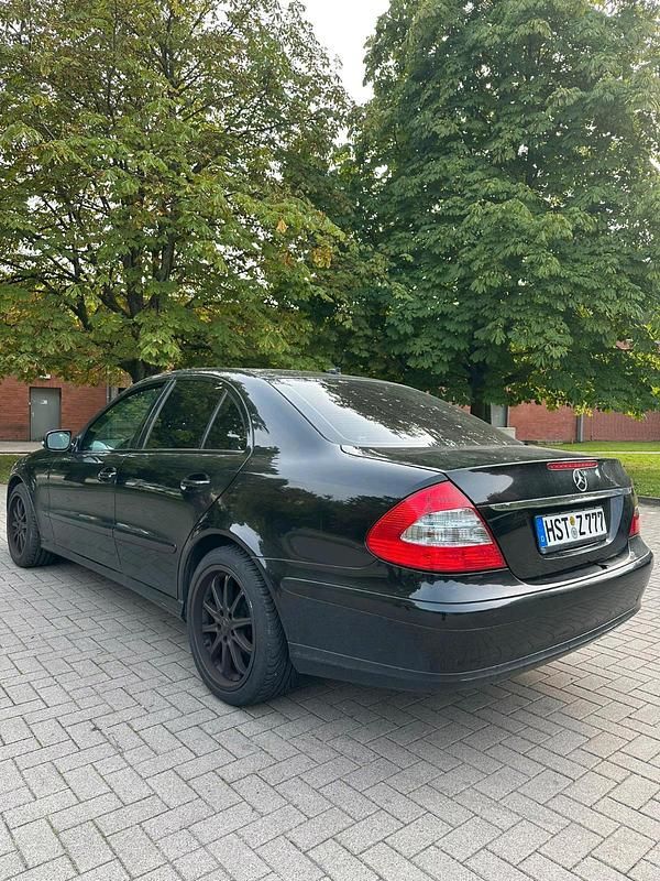 Gebraucht Mercedes E200 136 PS (100 kW) 2009 Schwarz Limousine